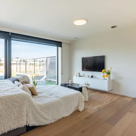 Brand New 3br House With Garden In Mariakerke בית נופש *